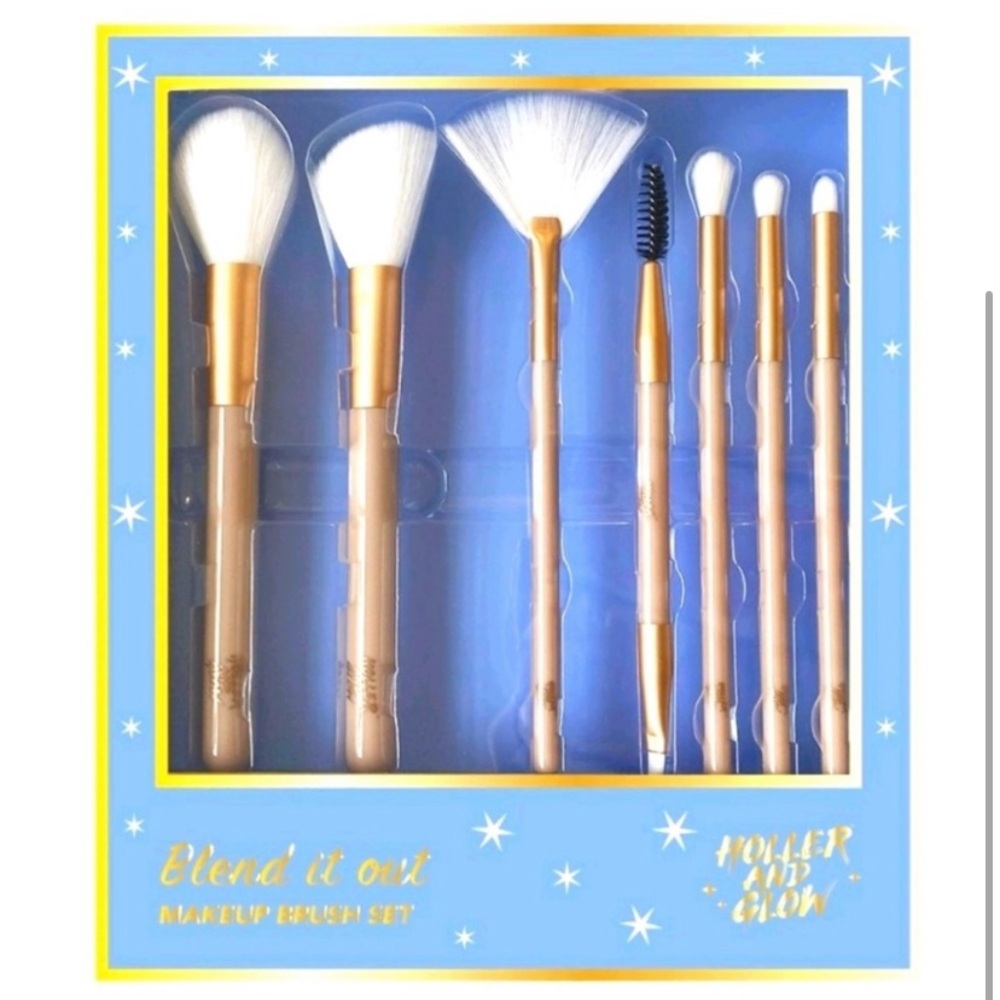 NWT-HOLLER & GLOW-BLEND IT OUT MAKEUP BRUSH SET